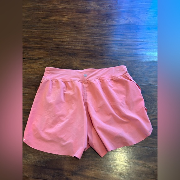Lululemon Find Your Pace Hi-Rise Running Short 3" Lined Sunset Coral Size 6 - Picture 3 of 3